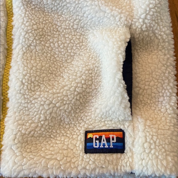 GAP Toddler Sherpa Vest Size 5T - Picture 4 of 5